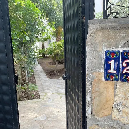 Tibet בית נופש *